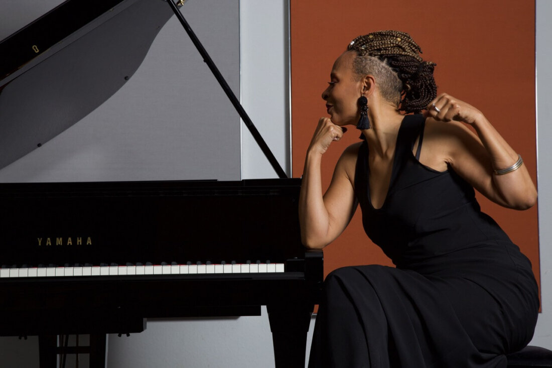 Jocelyn B. Smith am Klavier